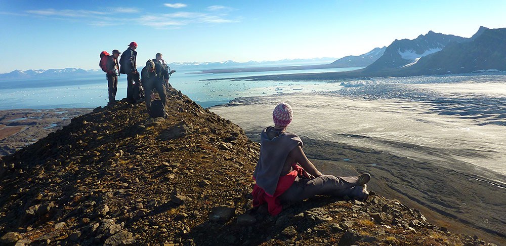 Groupe de randonneurs en haut du glacier de Svéa