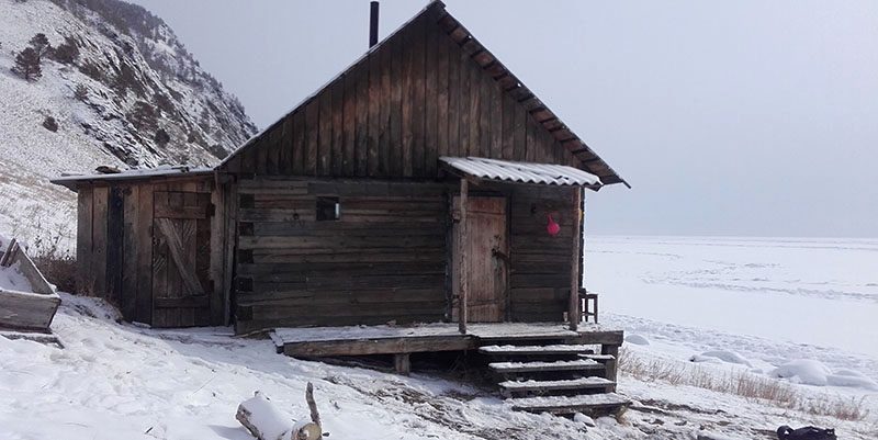 Cabane où a été tourné le film Dans les forêt de Sibérie Lac baikal, Sibérie, Russie.