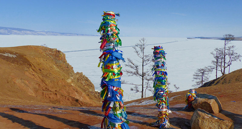 Stupas le long du lac Baikal ©Quentin Beauvy, responsable 66°Nord