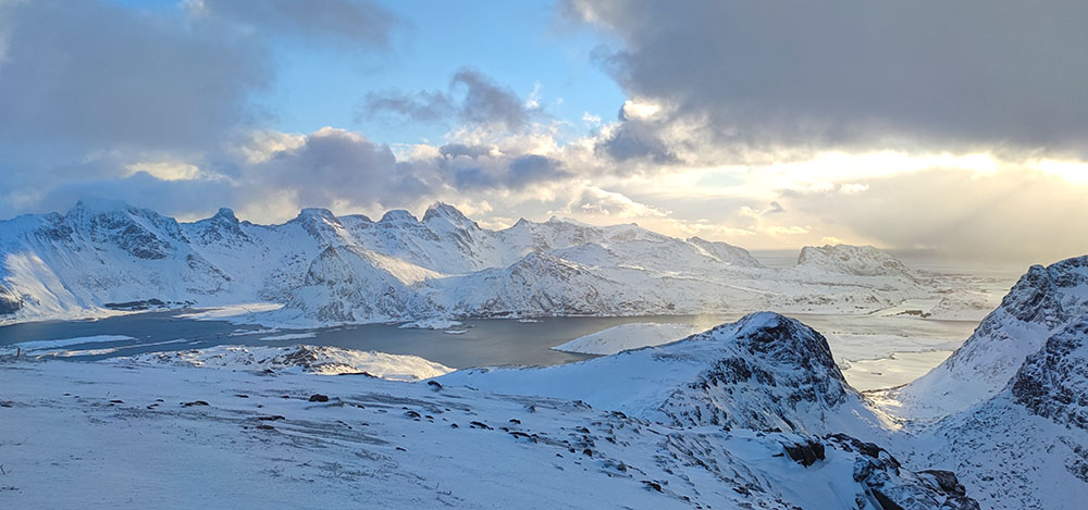 Vue sur les fjords norvégiens l'hiver