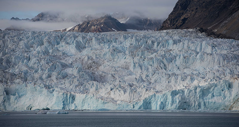 blonstrandbreen glacier du svalbard dans le grand nord