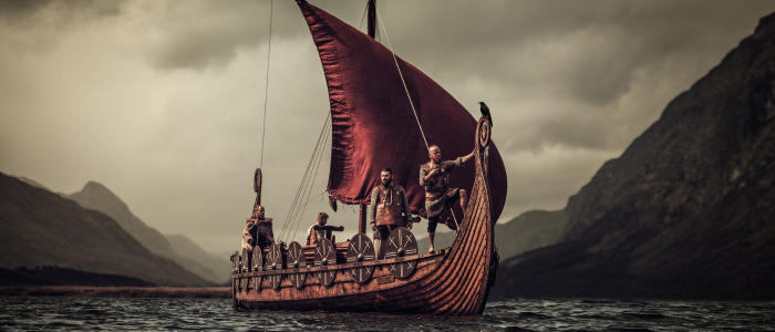 Vikings à bord d'un drakkar © Nejron Photo